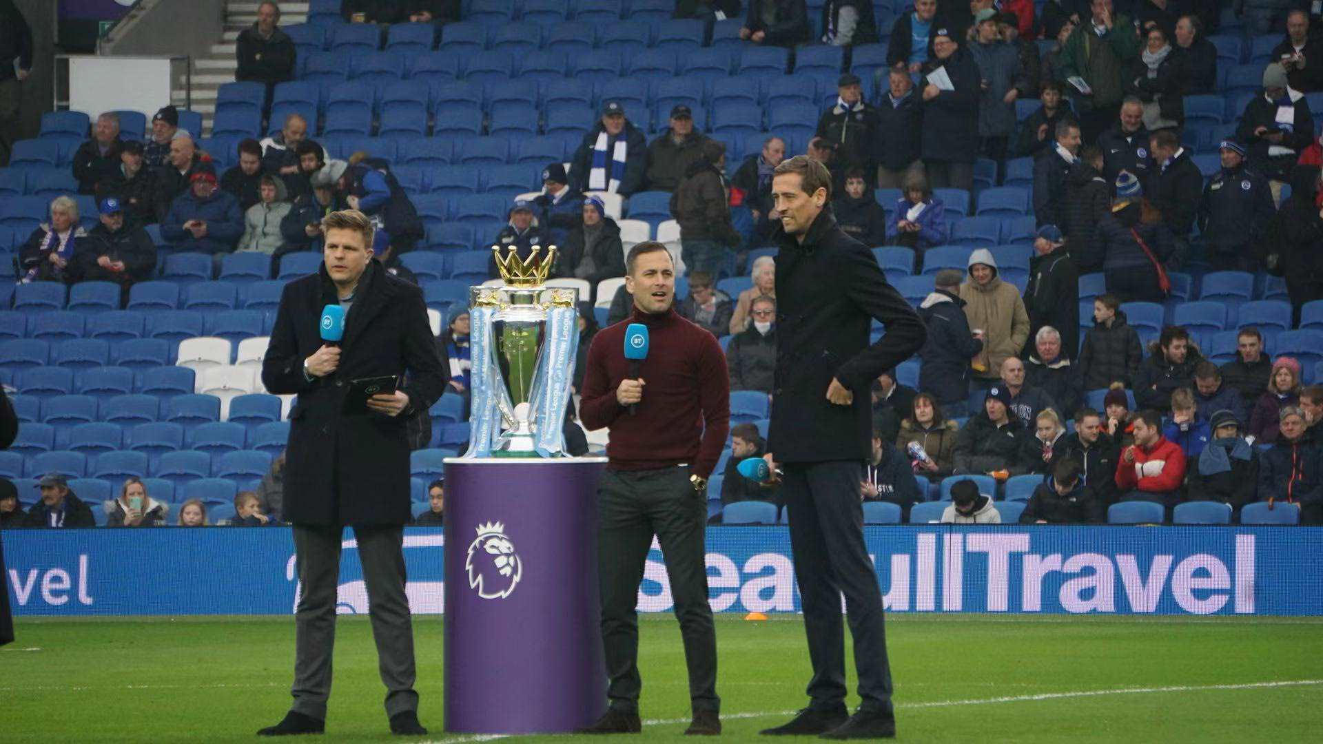 踢足球甚至 踢足球甚至